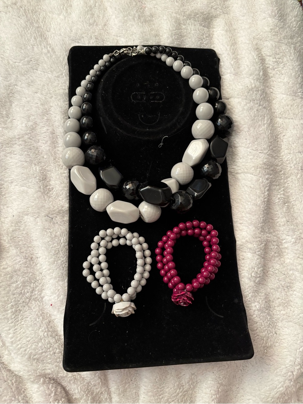 Chunky Black and White Beaded Necklace with Matching Bracelets